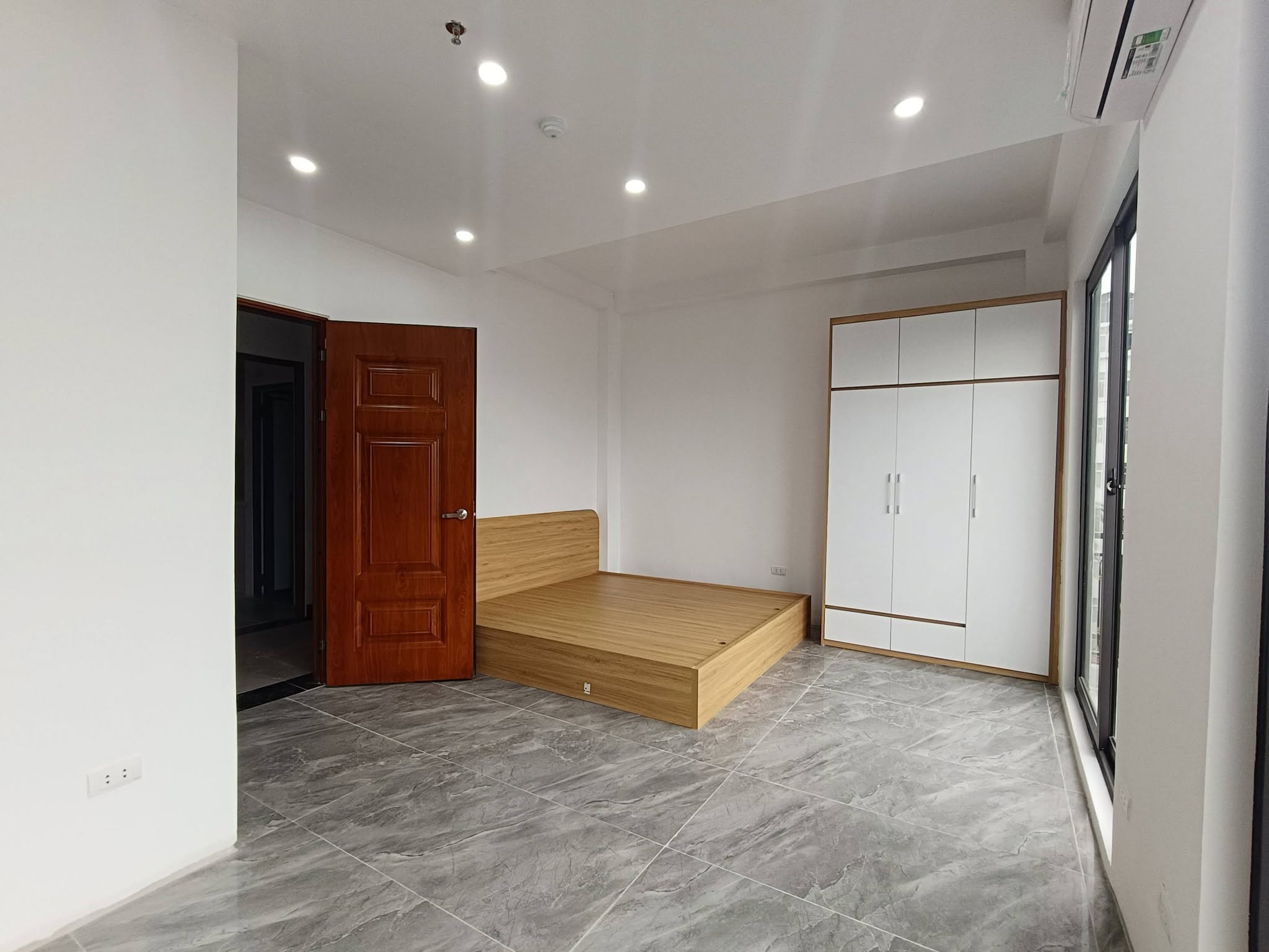 TÒA CĂN HỘ XÃ ĐÀN XÂY MỚI 9 TẦNG - LÔ GÓC - ÔTÔ - KINH DOANH